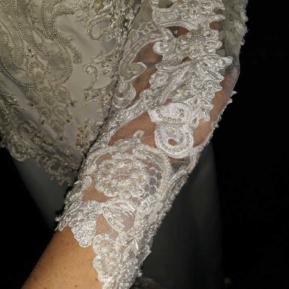 Oleg Cassini wedding gown with 7ft train - Picture 6 of 16